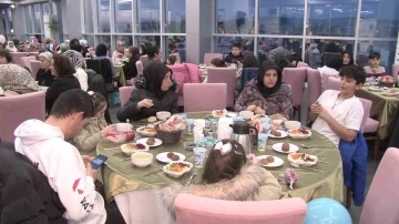 Yetim &ccedil;ocuklar, Tuzla&rsquo;da d&uuml;zenlenen iftar programında bir araya geldi
