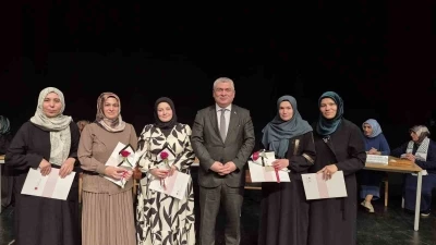 Yetişkin Kur&rsquo;an kursu &ouml;ğrencileri bilgilerini yarıştırdı
