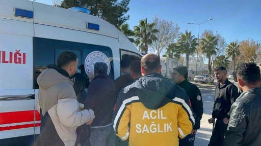 Yıkım esnasında bina iş makinesinin &uuml;zerine &ccedil;&ouml;kt&uuml;
