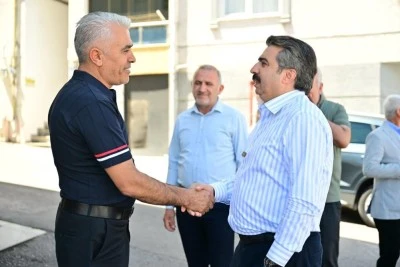 Yıldırım Belediye Başkanı Oktay Yılmaz, &Ccedil;i&ccedil;ek Caddesi esnafıyla buluştu