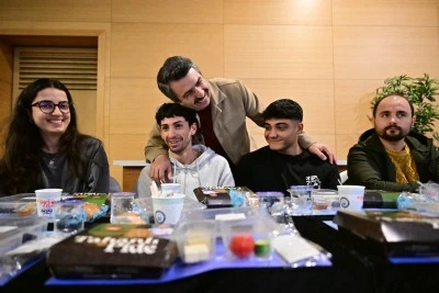 Yıldırım Belediye Başkanı Oktay Yılmaz'dan gen&ccedil;lere sahur s&uuml;rprizi