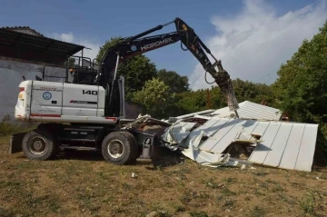 Yıldırım Belediyesi ekipleri, ge&ccedil;tiğimiz hafta 15 ka&ccedil;ak yapının yıkımını ger&ccedil;ekleştirdi
