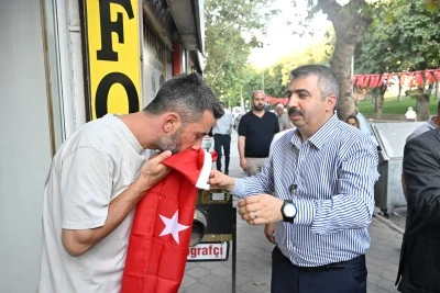 Yıldırım Belediyesi il&ccedil;eyi T&uuml;rk bayraklarıyla donattı