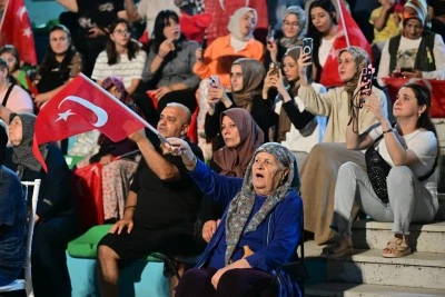 Yıldırım Belediyesi'nden coşku dolu Zafer Bayramı etkinliği