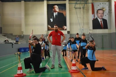 Yıldırım Belediyesi'nin sağlıklı gen&ccedil;lik i&ccedil;in yaz spor okullarının &uuml;&ccedil;&uuml;nc&uuml; d&ouml;nemi