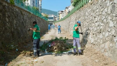Yıldırım Belediyesi Sel&ccedil;ukbey Kanalı'nda genel temizlik