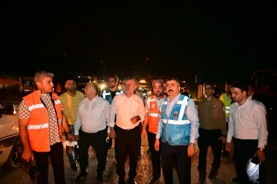 Yıldırım Belediyesi t&uuml;m g&uuml;c&uuml;yle yangın b&ouml;lgelerinde m&uuml;cadele etti