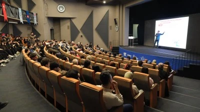 Yıldırım Belediyesi, YKS sınavına hazırlanan gen&ccedil;ler i&ccedil;in motivasyon semineri d&uuml;zenledi