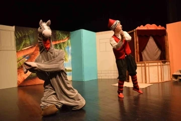 Yıldırım&rsquo;da &ccedil;ocukların Keloğlan masallarıyla eğlendi