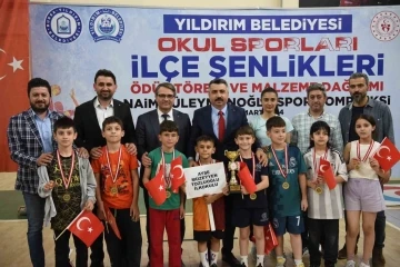 Yıldırım&rsquo;da ilkokullu sporcular &ouml;d&uuml;llendirildi