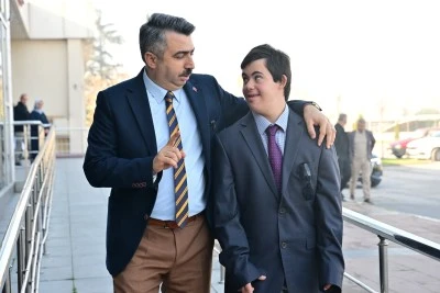 Yıldırım &lsquo;Engelleri&rsquo; sevgi ile aşıyor