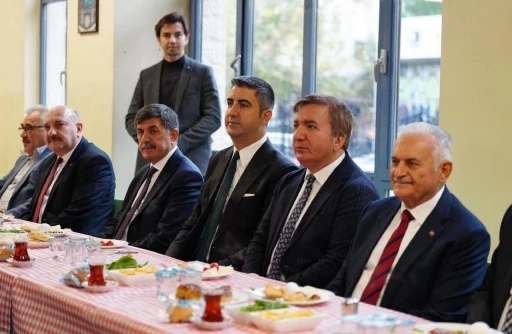 Yıldırım ve Vali Aydoğdu Kartal&rsquo;da Erzincanlılarla buluştu
