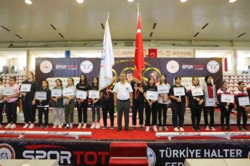 Yıldızlar Kul&uuml;pler T&uuml;rkiye Halter Şampiyonası&rsquo;nın a&ccedil;ılış seremonisi yapıldı
