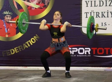 Yıldızlar Kul&uuml;pler T&uuml;rkiye Halter Şampiyonası Sivas&rsquo;ta başladı
