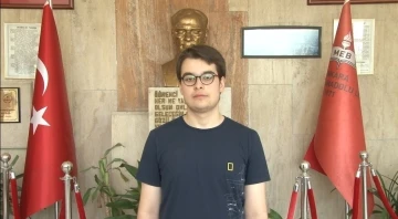 YKS sayısal 1&rsquo;incisi Mustafa &Ouml;zcan: &ldquo;G&uuml;nl&uuml;k ortalama 400 ile 500 arası soru &ccedil;&ouml;zd&uuml;m&rdquo;
