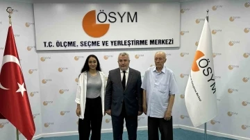 YKS&rsquo;ye giren en gen&ccedil; ve en yaşlı &uuml;niversite adayları, &Ouml;SYM Başkanı Ersoy ile buluştu
