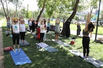 Yoga tutkunları Ey&uuml;psultan&rsquo;da buluştu
