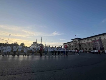 Sivas Kongresi'nin yıld&ouml;n&uuml;m&uuml;nde 1058 kişi aynı anda halay &ccedil;ekti