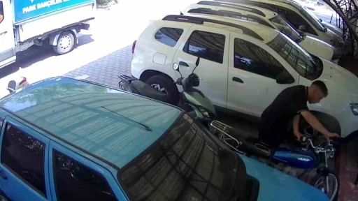 Yol parası olmadığı i&ccedil;in motosiklet &ccedil;alan iki ş&uuml;pheli tutuklandı
