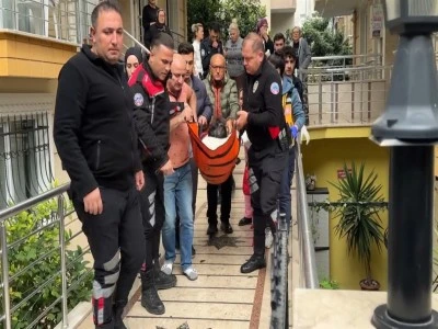 Yol verme tartışmasında s&uuml;r&uuml;c&uuml;y&uuml; evine kadar takip edip bı&ccedil;akladılar