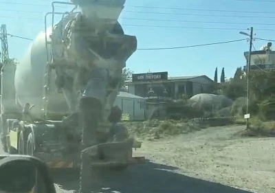 ​Yola beton d&ouml;kerek ilerleyen mikserin sahibine 191 bin 867 TL ceza!