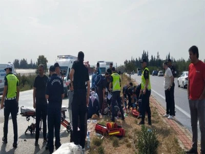 Yolcu midib&uuml;s&uuml; devrildi: Yaralılar var!