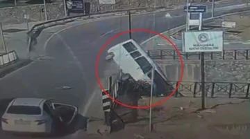 Bursa'da yolcu minib&uuml;s&uuml; dereye b&ouml;yle u&ccedil;tu...10 ay sonra aynı yerde kahreden tesad&uuml;f