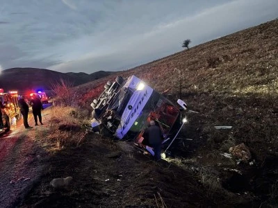 Yolcu otob&uuml;s&uuml; kazasında &ouml;lenlerin kimlikleri belli oldu