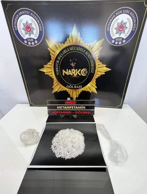 Yolcuların &uuml;zerinden uyuşturucu ele ge&ccedil;irildi
