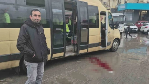 Yolda y&uuml;r&uuml;rken yere d&uuml;ş&uuml;p kafasından yaralandı
