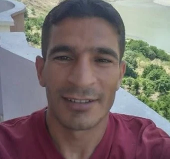 Yolun karşısına ge&ccedil;erken otomobil &ccedil;arptı, hayatını kaybetti