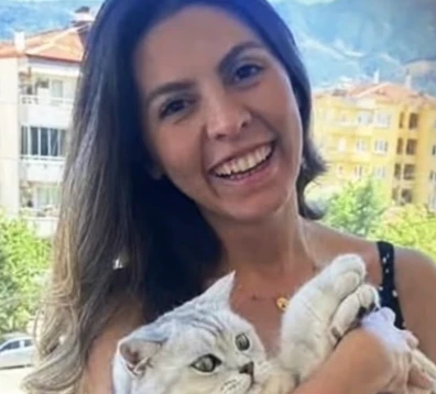 Yolun karşısına ge&ccedil;mek isterken otomobilin &ccedil;arptığı kadın hayatını kaybetti