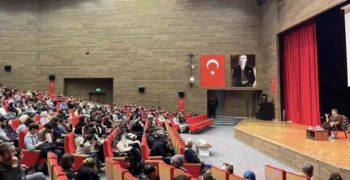 Y&ouml;netmen Karahan &ouml;ğrencilerle s&ouml;yleşi ger&ccedil;ekleştirdi
