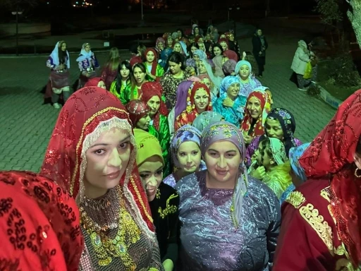 &ldquo;Y&ouml;resel Kıyafet ve Şalvar Gecesi&rdquo; etkinliği g&ouml;rsel ş&ouml;lene d&ouml;n&uuml;şt&uuml; izdiham yaşandı
