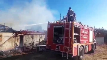 Yozgat&rsquo;ta ahırda &ccedil;ıkan yangın, samanlık ve eve sı&ccedil;radı
