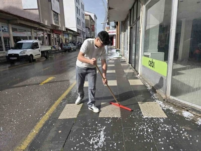 Yozgat&rsquo;ta ceviz b&uuml;y&uuml;kl&uuml;ğ&uuml;nde dolu yağdı
