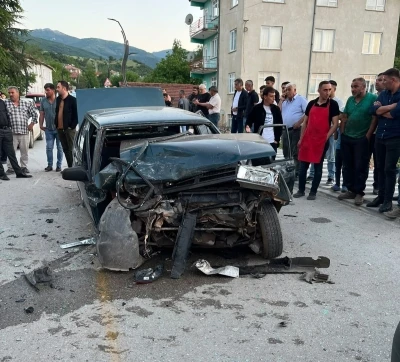 Yozgat&rsquo;ta freni patlayan otomobil iki araca &ccedil;arptı: 6 yaralı