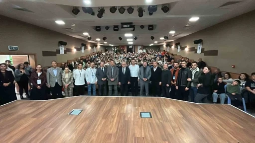 Yozgat&rsquo;ta ilk defa kurulan Şehir Tiyatrosu seyircisi ile buluştu
