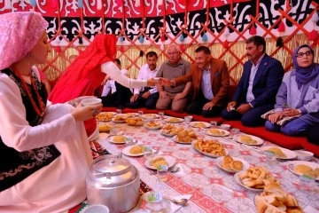 Yozgat&rsquo;ta ilk kez d&uuml;zenlenen festivalde Kırgız T&uuml;rkleri k&uuml;lt&uuml;rlerini tanıttı
