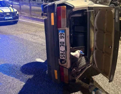 Yozgat&rsquo;ta otomobil yan yattı, 3 kişi yaralandı