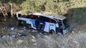 Yozgat'ta 12 kişinin &ouml;ld&uuml;ğ&uuml; kazada şarampole d&uuml;şen otob&uuml;s&uuml;n Sivas terminalinden &ccedil;ıkışı kamerada