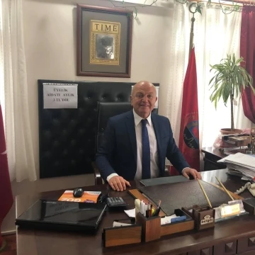 Y&uuml;ksek faizle bor&ccedil; para veren Emekliler Derneği Başkanı &lsquo;Tefecilik&rsquo; su&ccedil;undan tutuklandı
