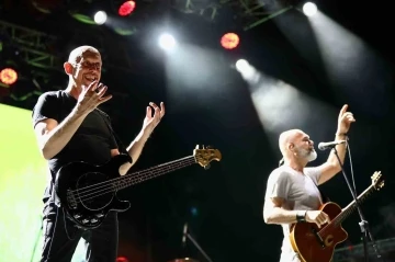 Y&uuml;ksek Sadakat s&ouml;yledi, Bergama coştu
