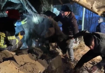 Y&uuml;ksekova&rsquo;da ahır &ccedil;&ouml;kt&uuml;: K&ouml;yl&uuml;ler ve ekipler hayvanlar i&ccedil;in seferber oldu
