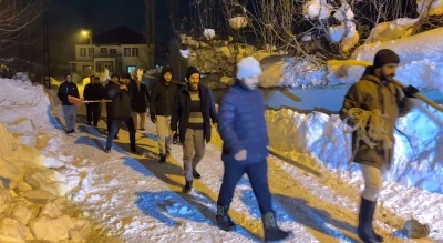 Y&uuml;ksekova&rsquo;da cemaat namazdayken caminin &ccedil;atısı &ccedil;&ouml;kt&uuml;