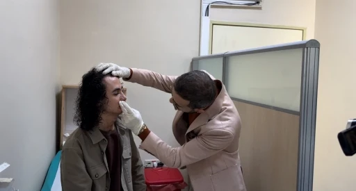 Y&uuml;ksekova Devlet Hastanesi&rsquo;nde bir ilk: 24 yaşındaki gence yeni burun kanadı yapıldı
