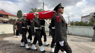 Y&uuml;ksekova'nın şehidi g&ouml;zyaşları arasında toprağa verildi