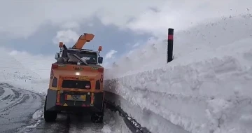 Y&uuml;ksekova-Şemdinli karayolu ulaşıma a&ccedil;ıldı
