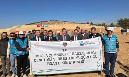 Y&uuml;k&uuml;ml&uuml;ler 250 fidanla &lsquo;Yeşil Vatana&rsquo; katkı verdi
