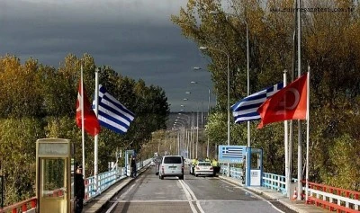 Yunanistan'a a&ccedil;ılan sınır kapılarında giriş ve &ccedil;ıkışlar durdu